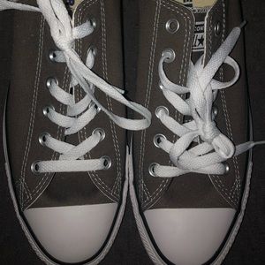 GREY CONVERSE ! Women’s SIZE 10